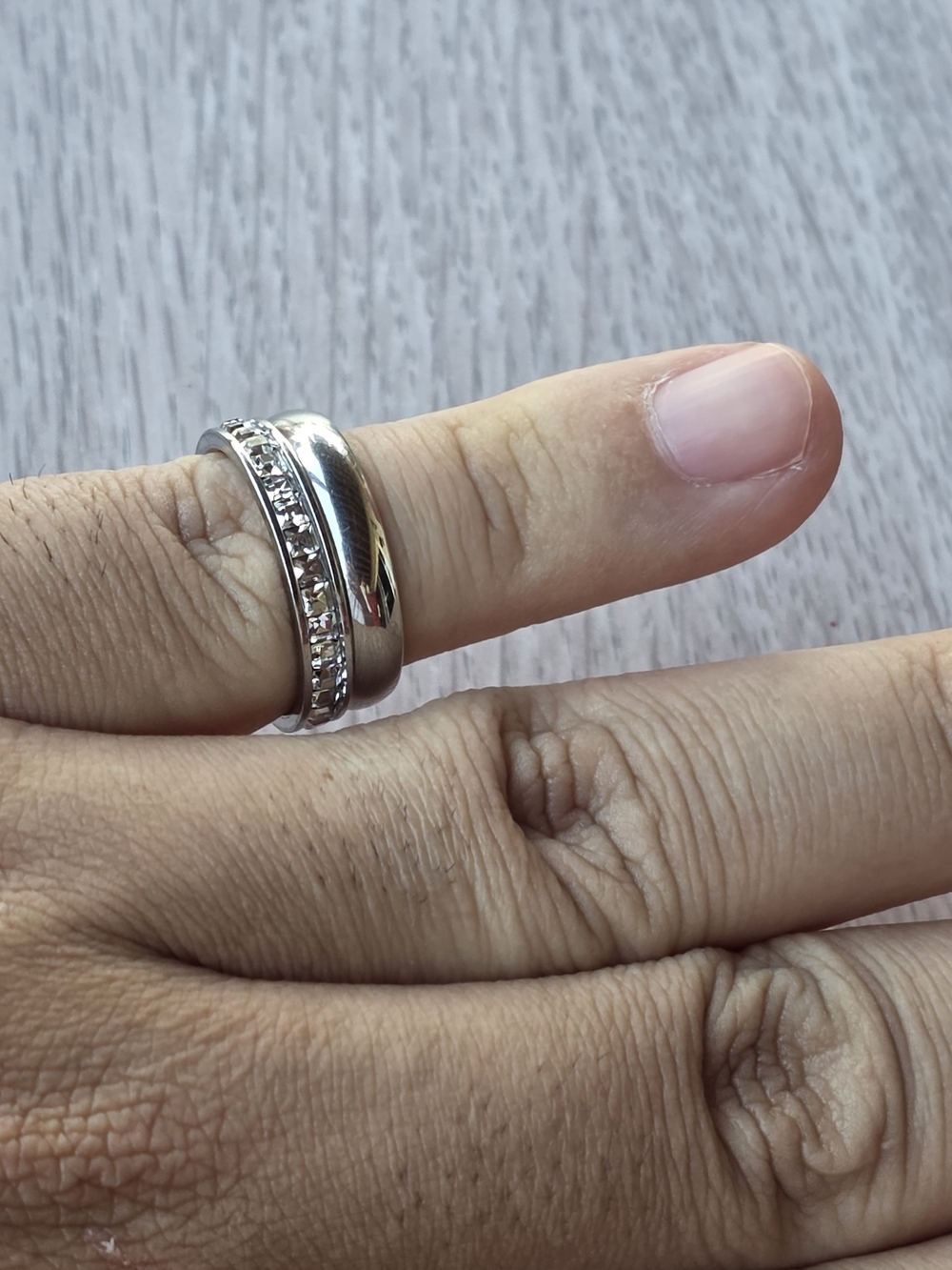 Set Of 2 Titanium Rings With Cubic Zirconia Sixe 7 - Picture 2 of 5